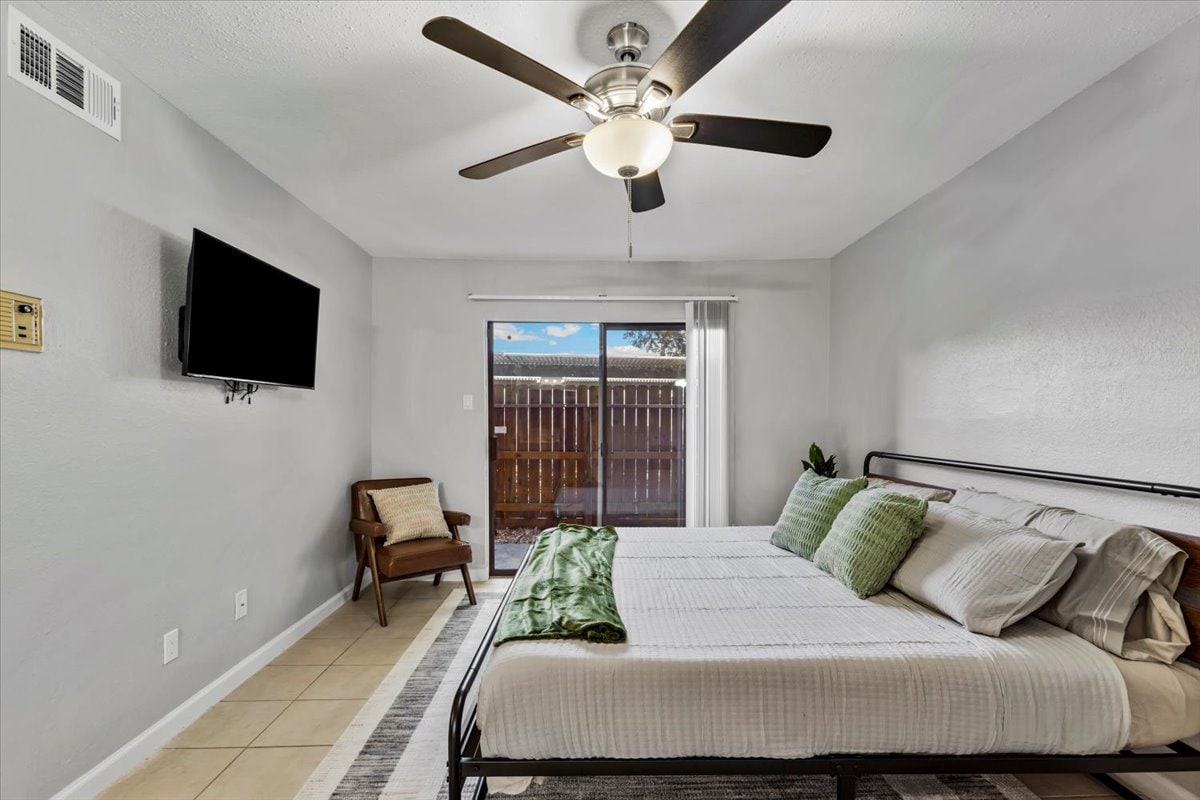 Hlavná spálňa s manželskou posteľou a terasou