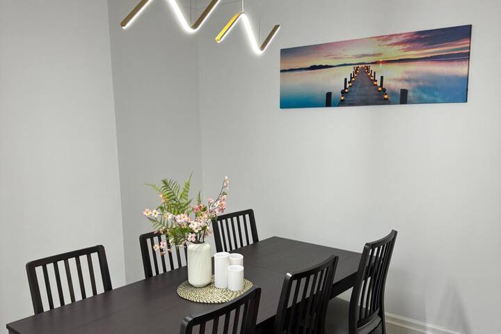 Manchester City Oasis – Spacious 5 Bedroom House gallery image 2