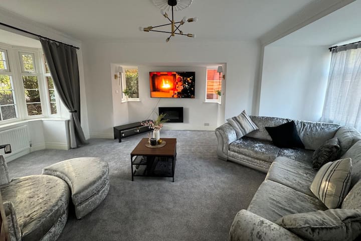 Manchester City Oasis – Spacious 5 Bedroom House