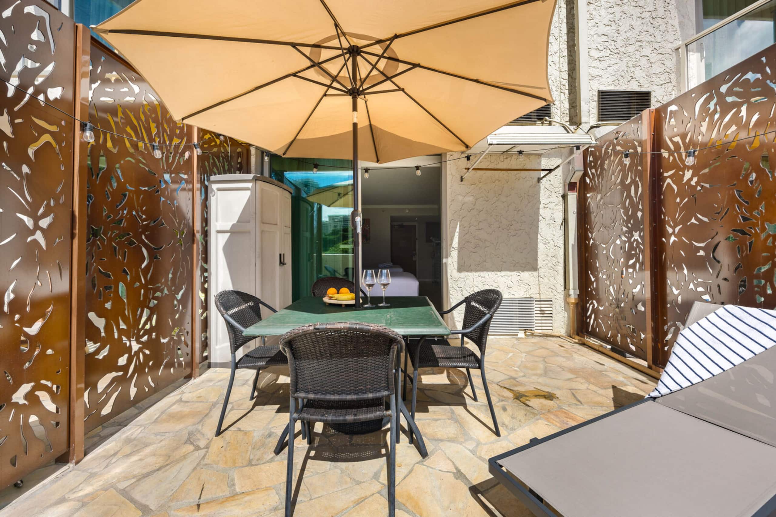 Condo in Honolulu · ★4.82 · 1 bedroom · 2 beds · 1 private bath - Image 31