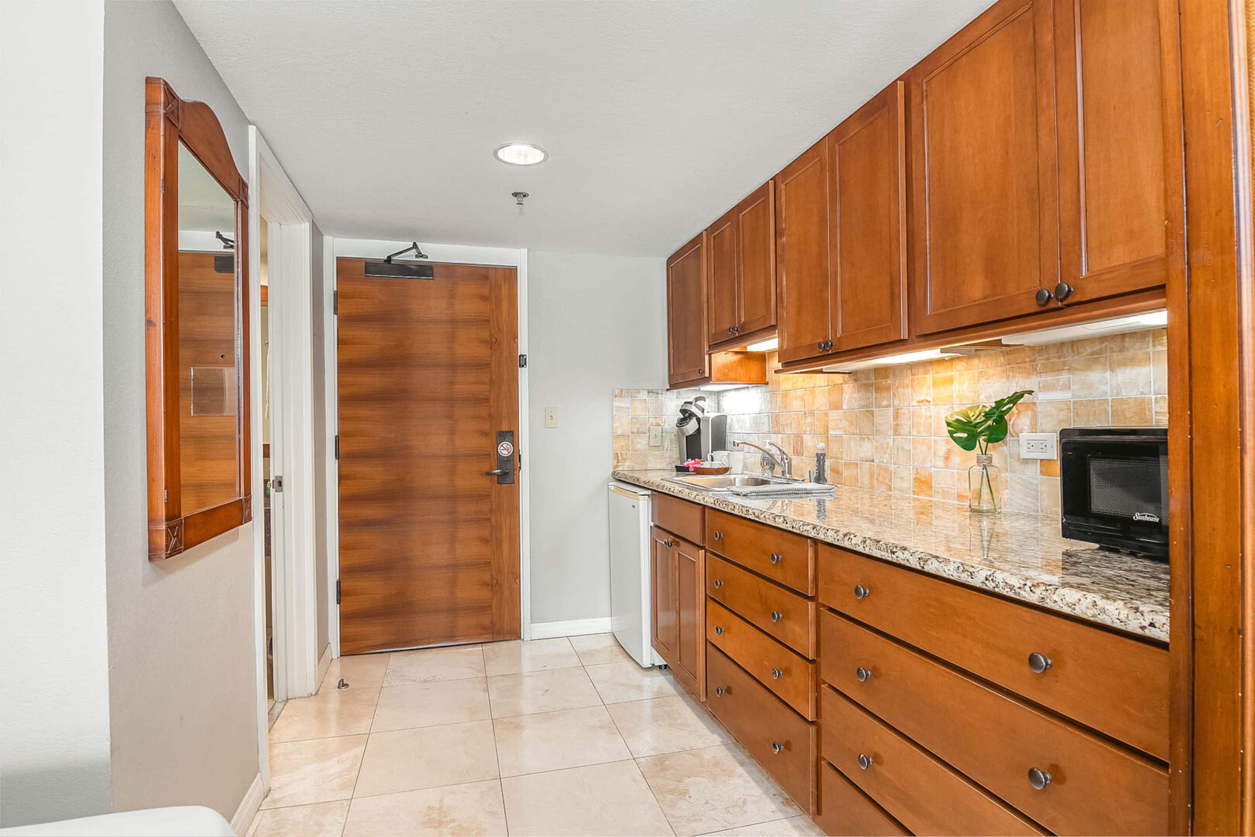 Condo in Honolulu · ★4.82 · 1 bedroom · 2 beds · 1 private bath - Image 17