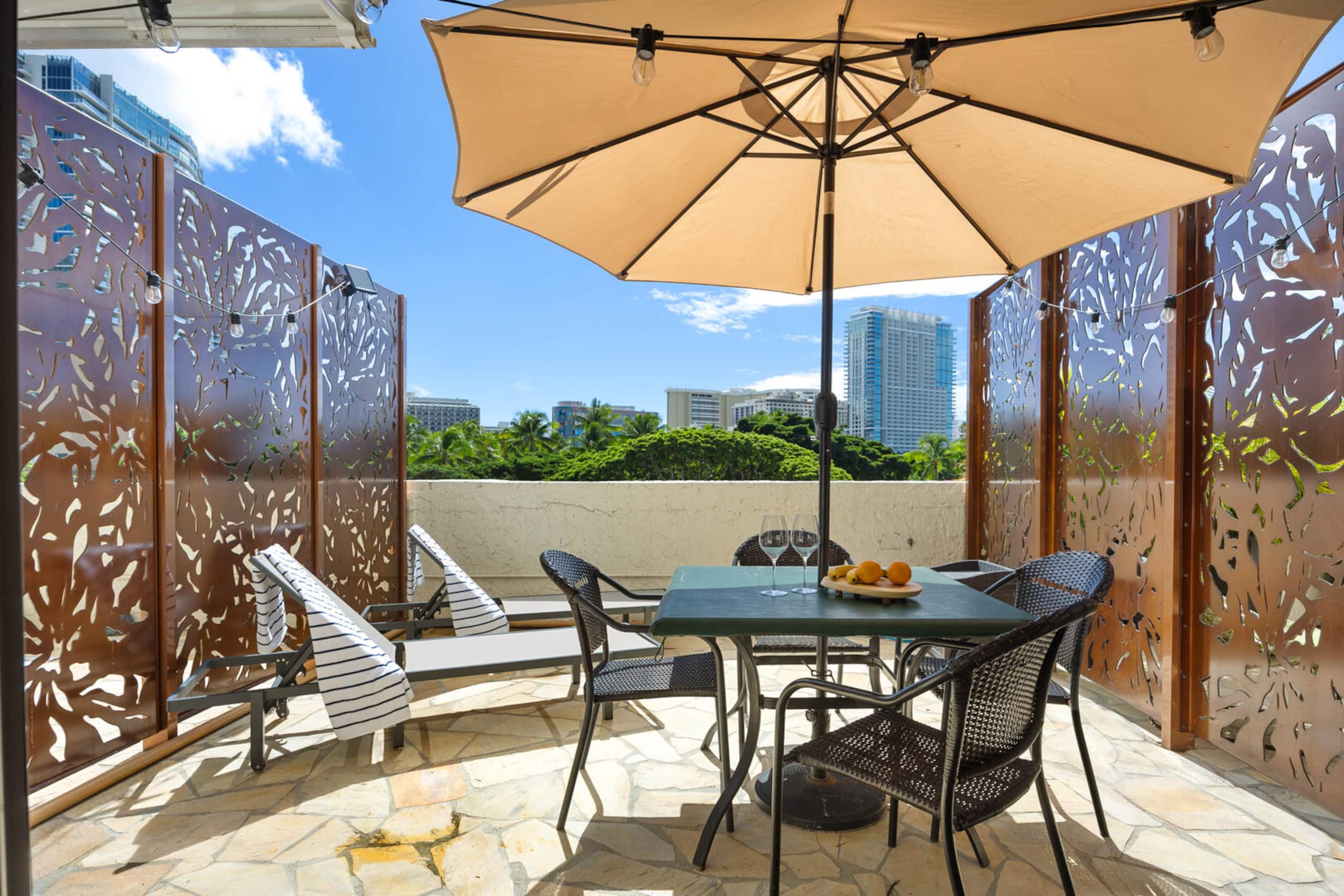 Condo in Honolulu · ★4.82 · 1 bedroom · 2 beds · 1 private bath - Image 28