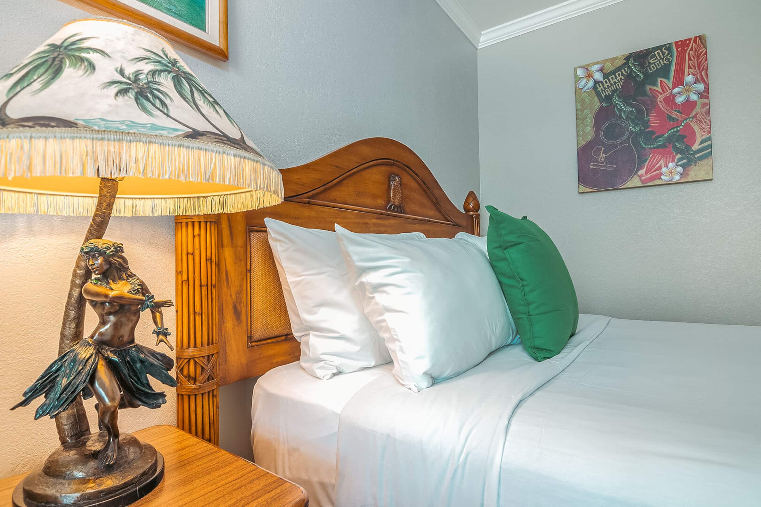 Condo in Honolulu · ★4.82 · 1 bedroom · 2 beds · 1 private bath - Image 10