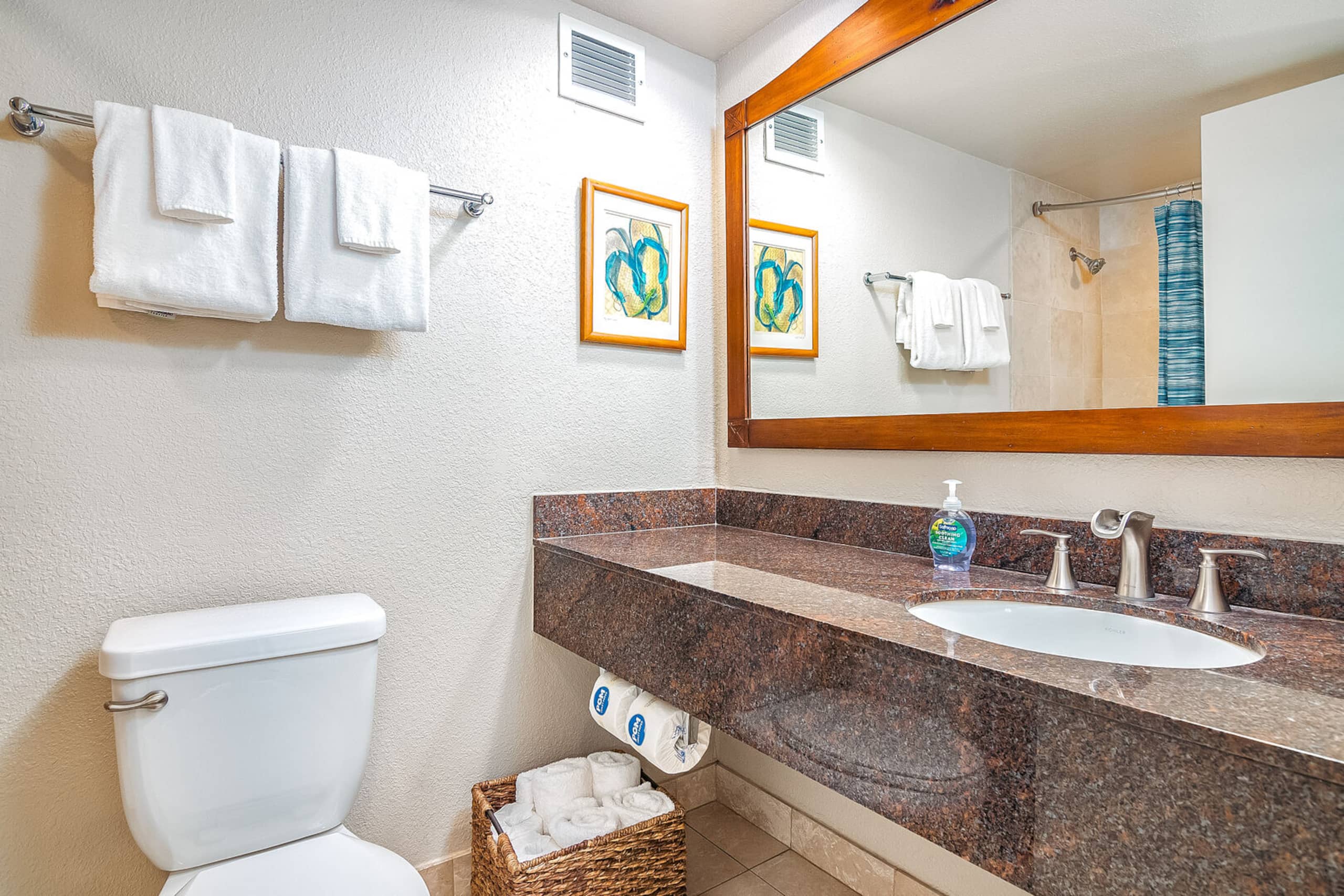 Condo in Honolulu · ★4.82 · 1 bedroom · 2 beds · 1 private bath - Image 22
