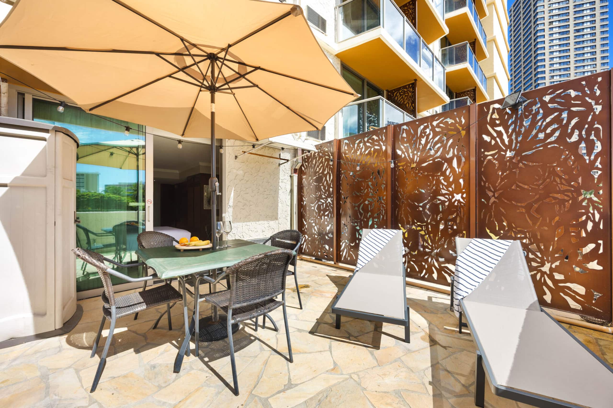 Condo in Honolulu · ★4.82 · 1 bedroom · 2 beds · 1 private bath - Image 3