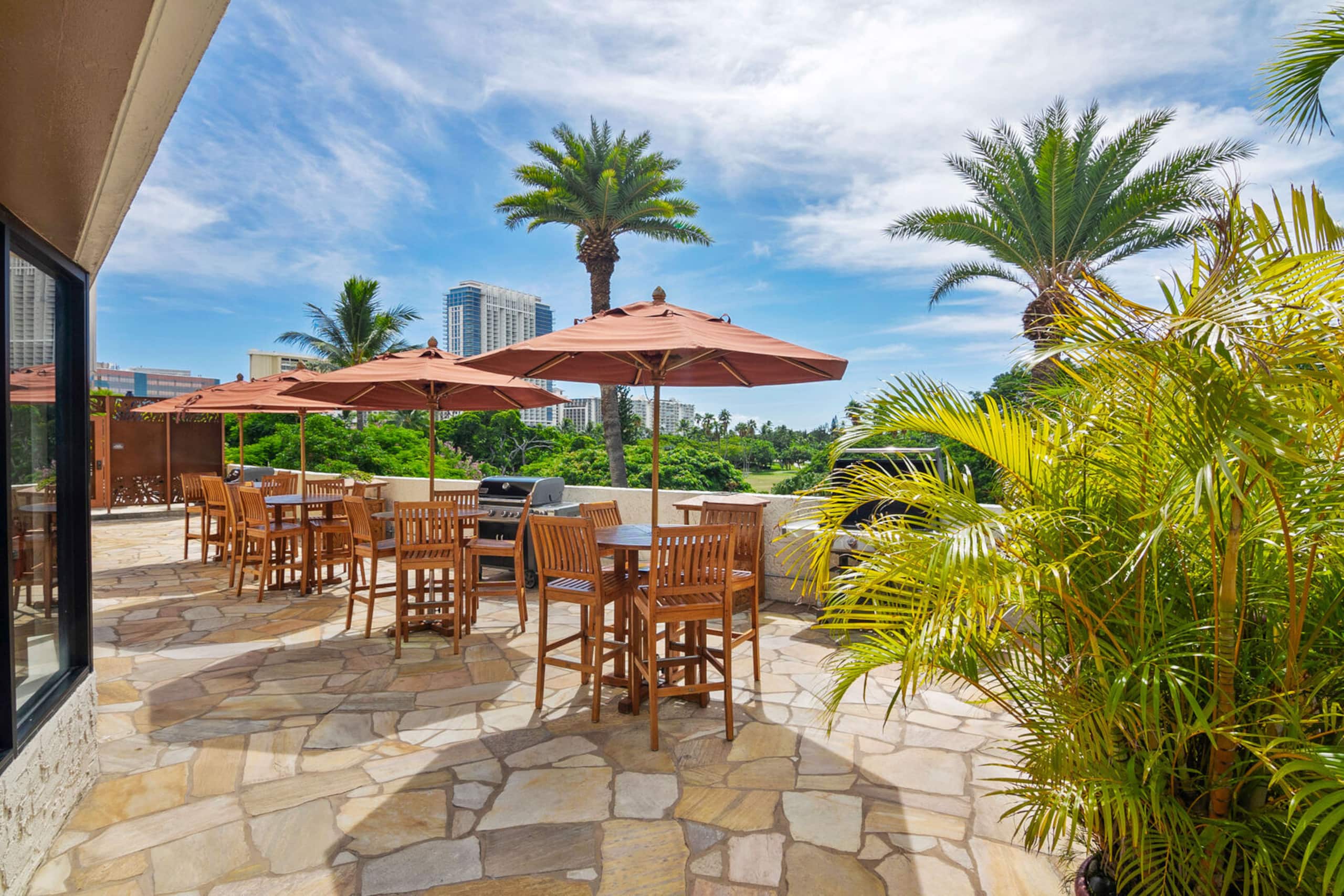 Condo in Honolulu · ★4.82 · 1 bedroom · 2 beds · 1 private bath - Image 42