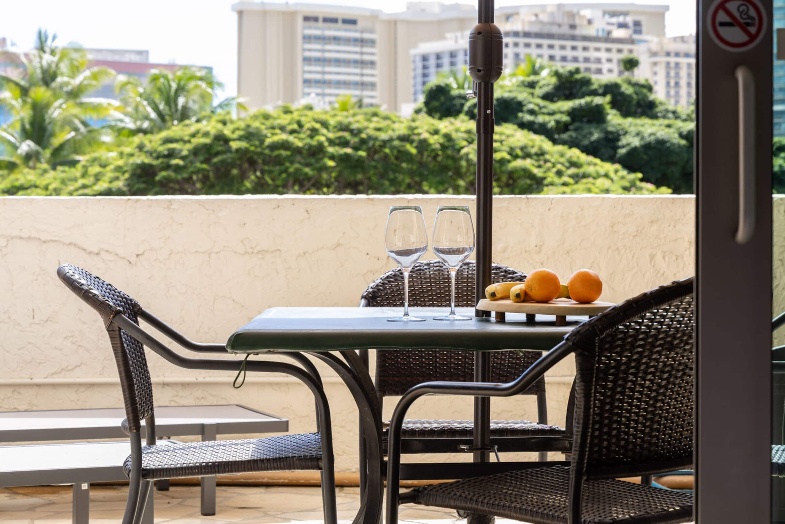Condo in Honolulu · ★4.82 · 1 bedroom · 2 beds · 1 private bath - Image 33