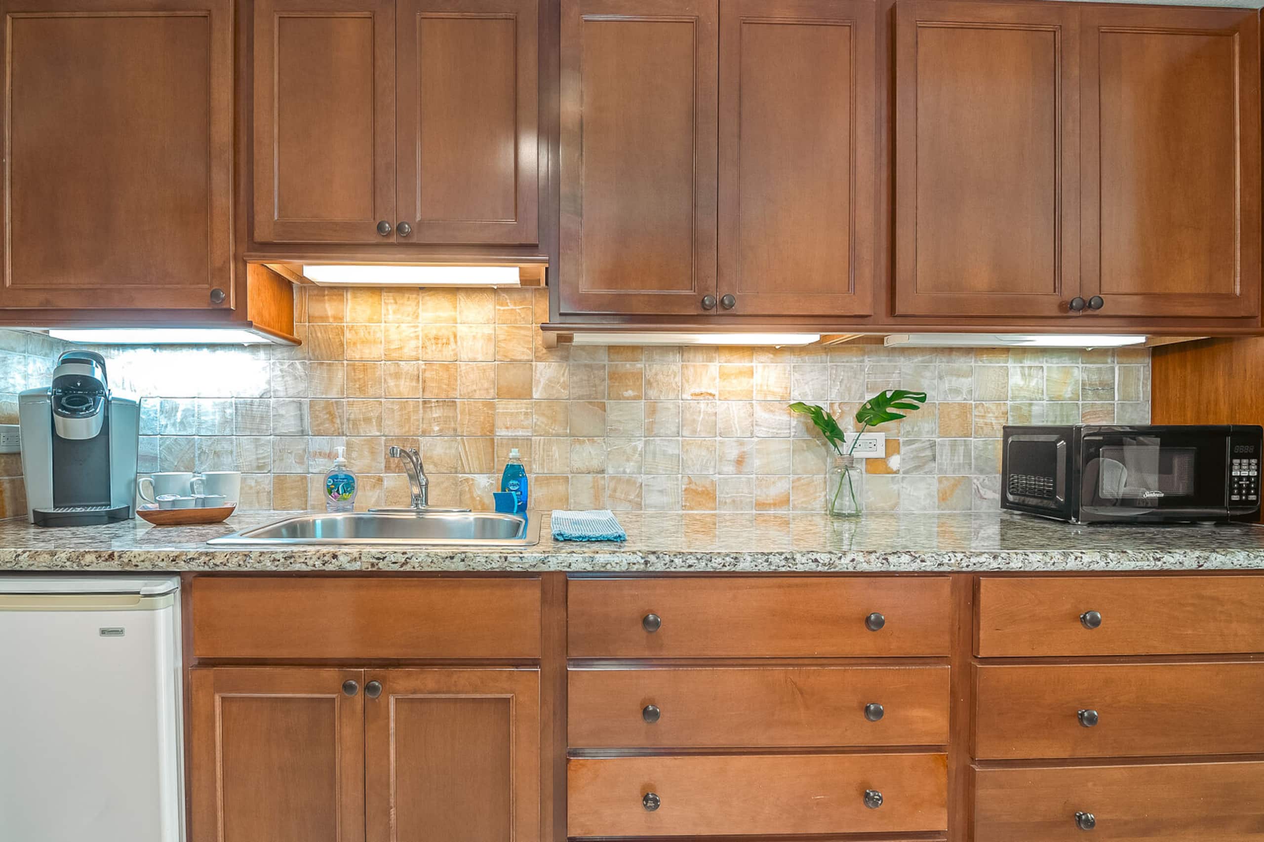 Condo in Honolulu · ★4.82 · 1 bedroom · 2 beds · 1 private bath - Image 4