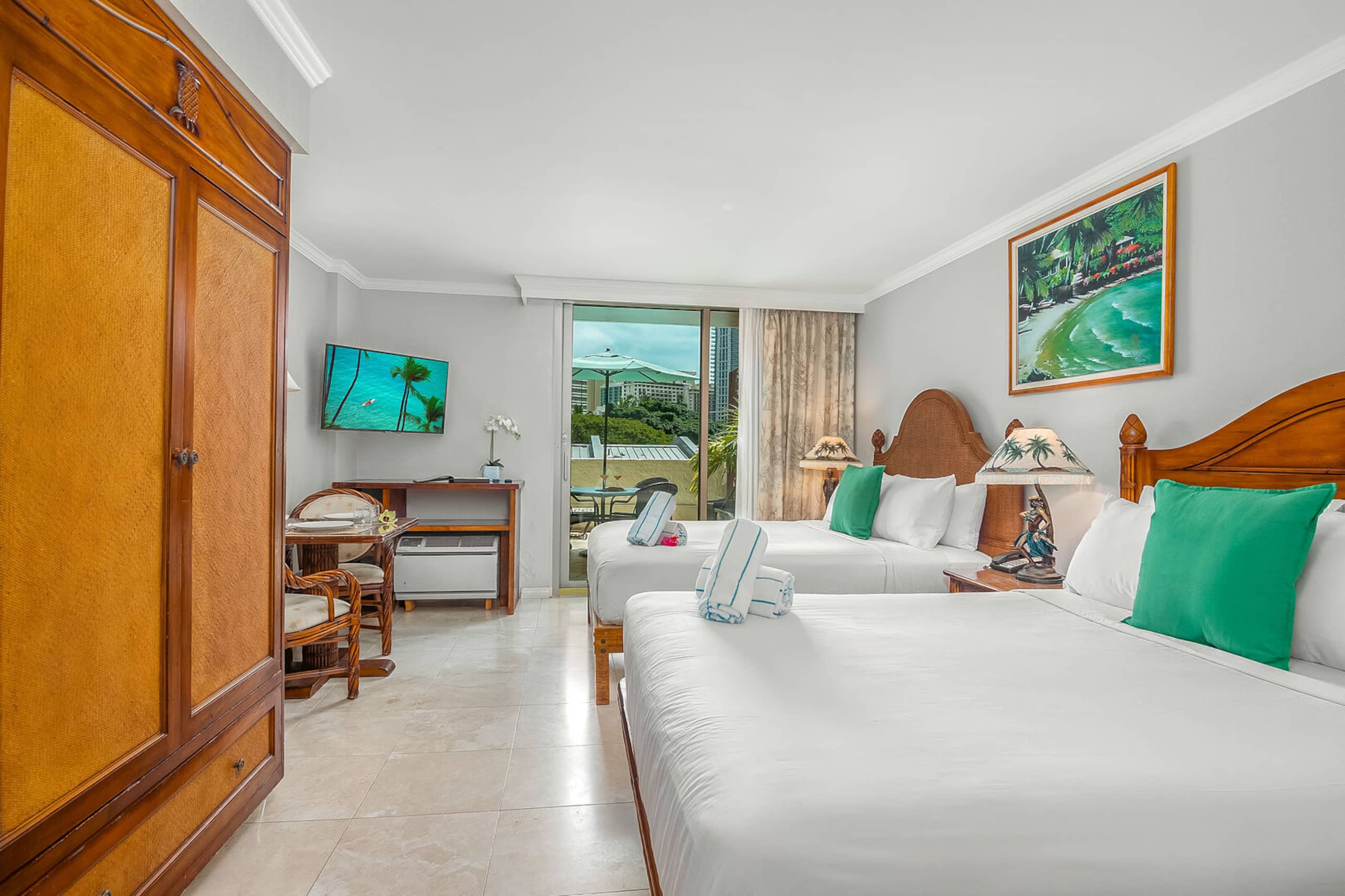 Condo in Honolulu · ★4.82 · 1 bedroom · 2 beds · 1 private bath - Image 1