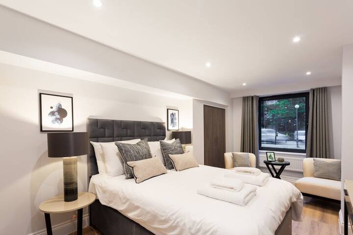 3 Bedroom Deluxe Apartment Near Hyde Park & the Mu gallery image 2