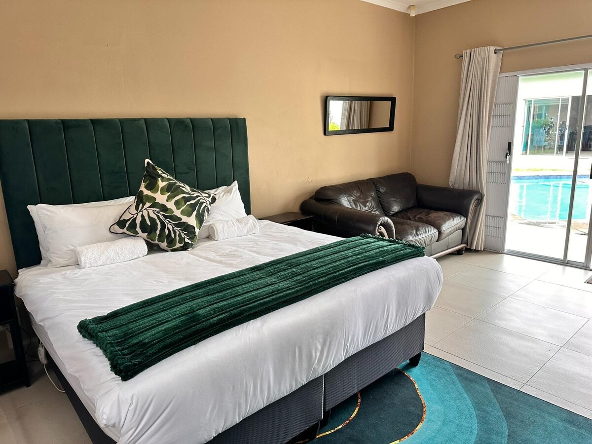 Chambre triple 3 - Photo 3 avec vue sur la piscine