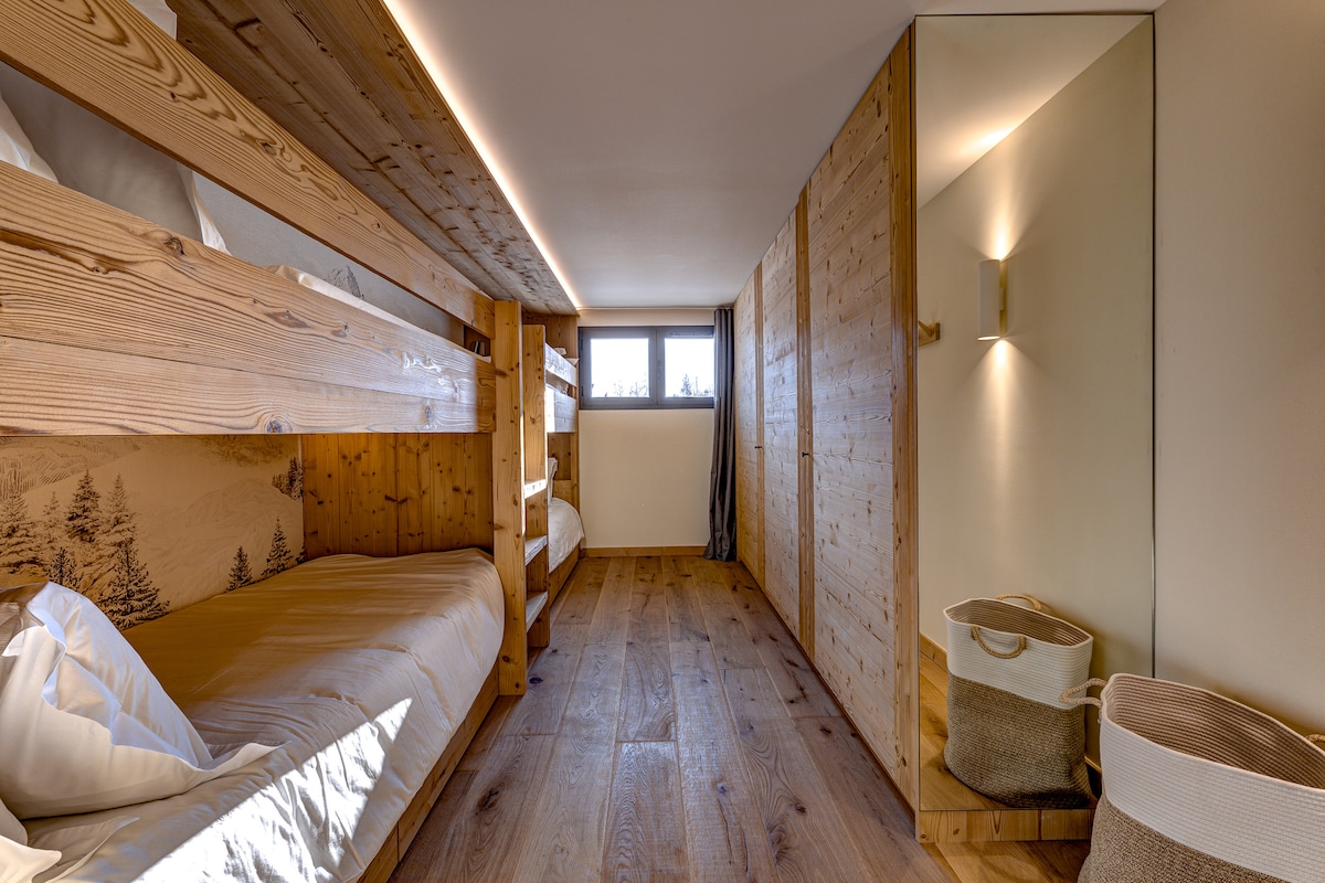 Sovrum 5, två uppsättningar våningssängar 