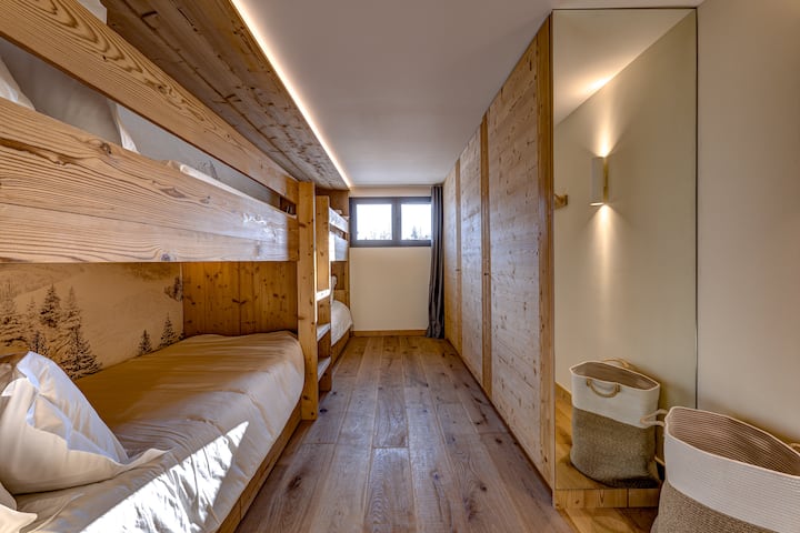 Bedroom 5, two sets of bunk beds 