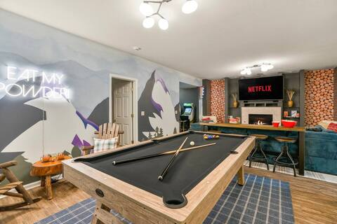 7BR Designer Home w/ Hot Tub, Game Room
