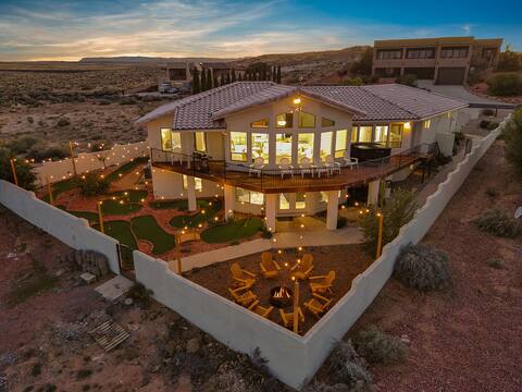 Red Desert Oasis: Modern + Spacious Home