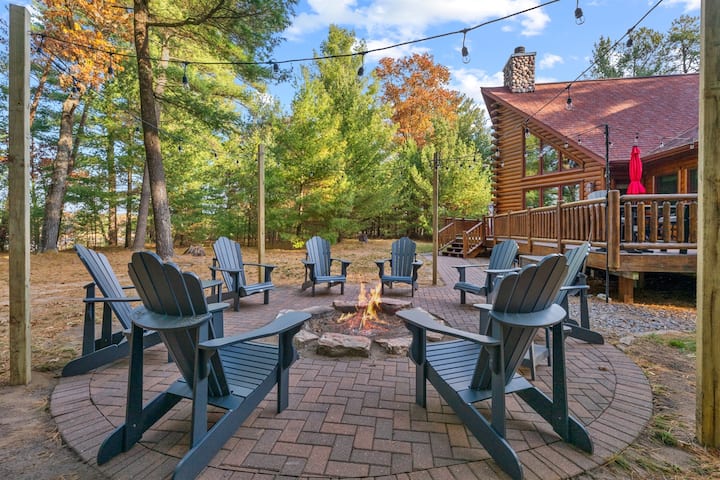Castle Rock Lake-Games-Bar-Fireplaces & Fire Pits
