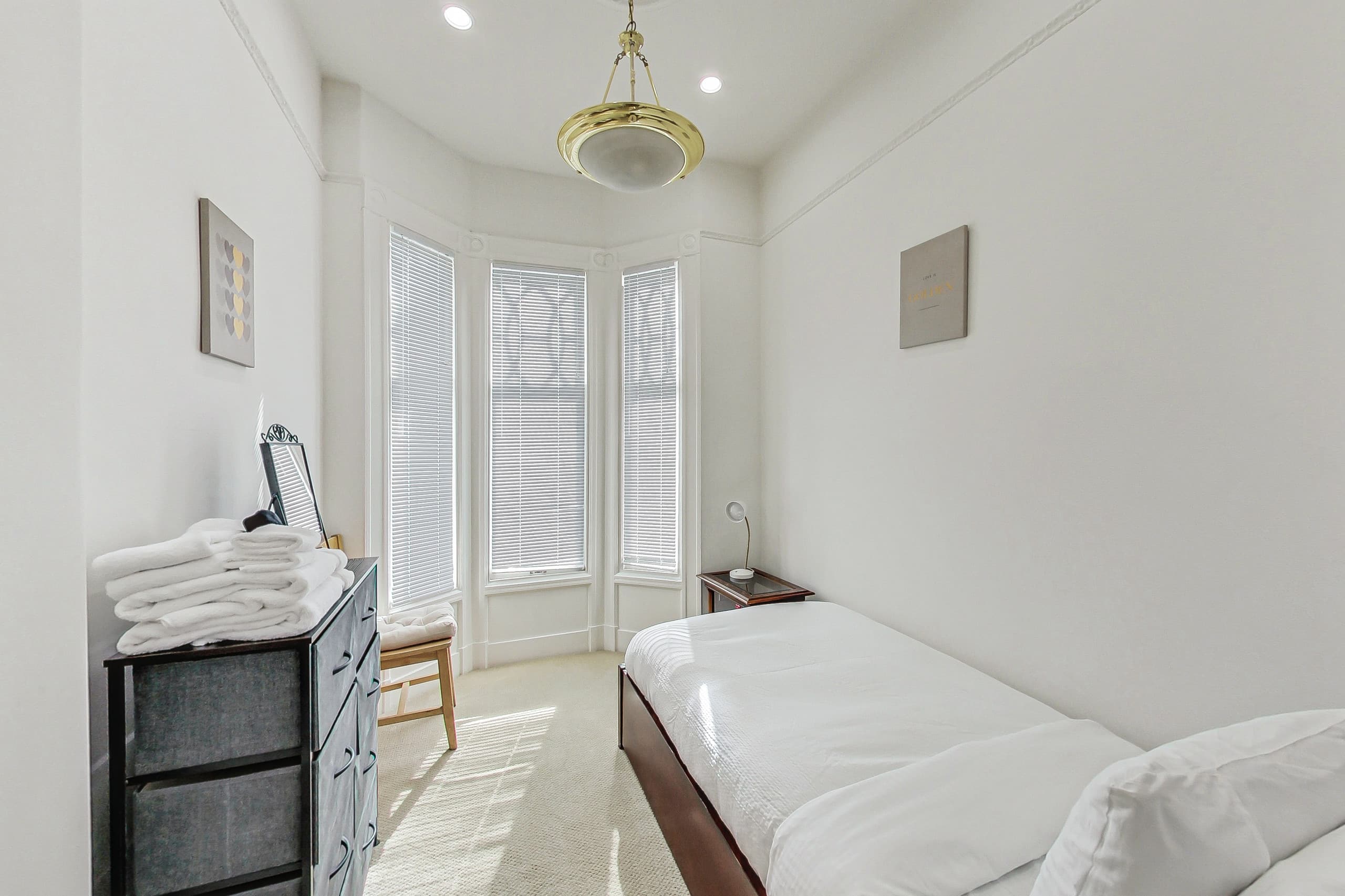 Home in San Francisco · ★5.0 · 5 bedrooms · 5 beds · 1.5 baths - Image 17