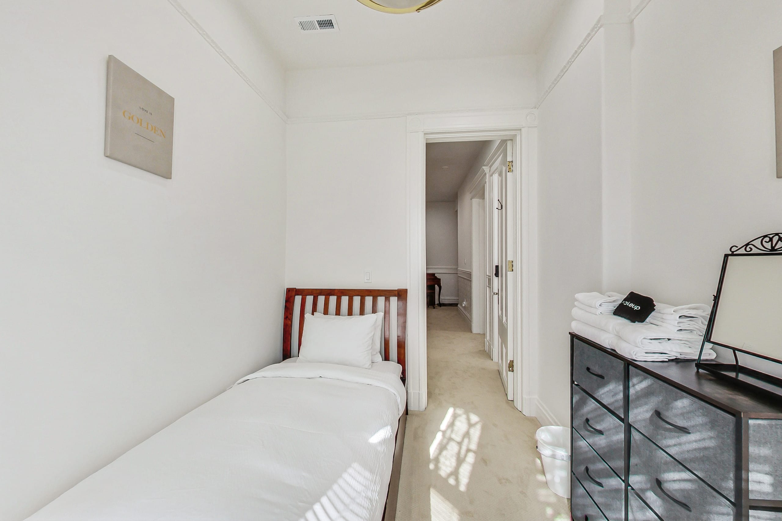 Home in San Francisco · ★5.0 · 5 bedrooms · 5 beds · 1.5 baths - Image 16