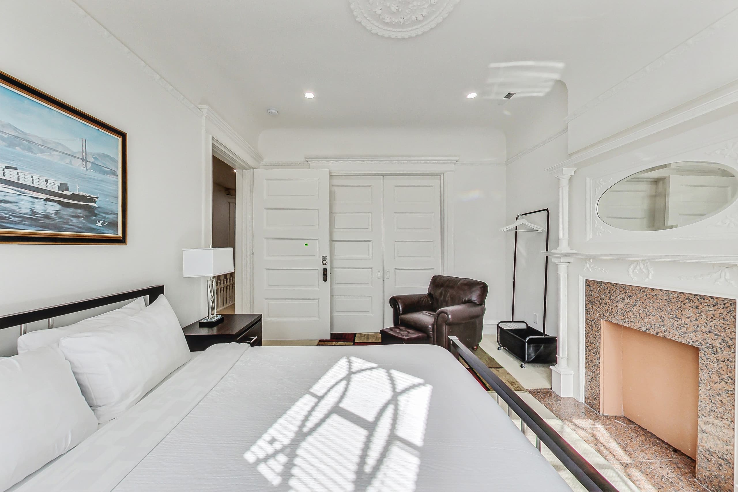 Home in San Francisco · ★5.0 · 5 bedrooms · 5 beds · 1.5 baths - Image 15