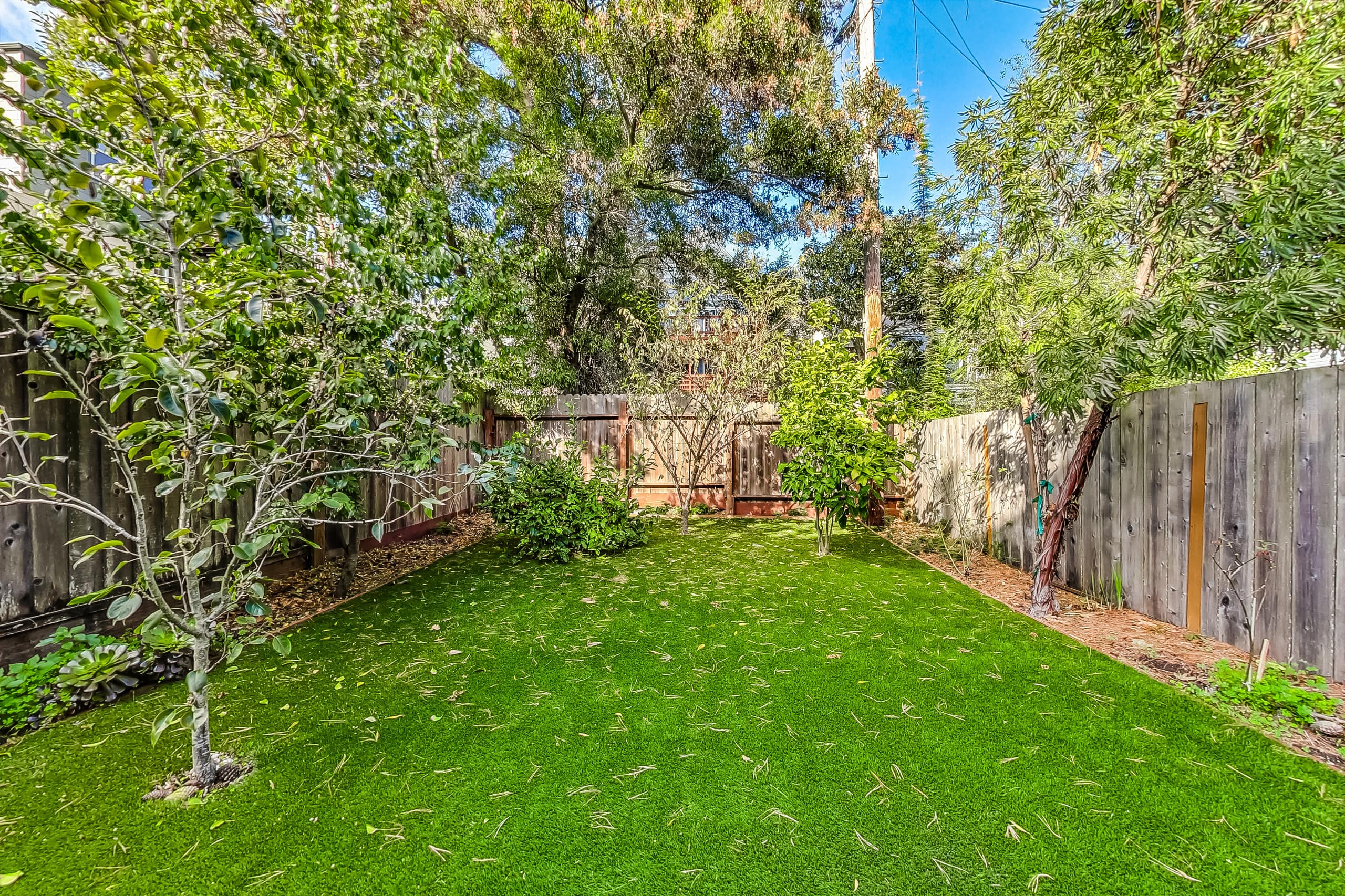 Home in San Francisco · ★5.0 · 5 bedrooms · 5 beds · 1.5 baths - Image 44