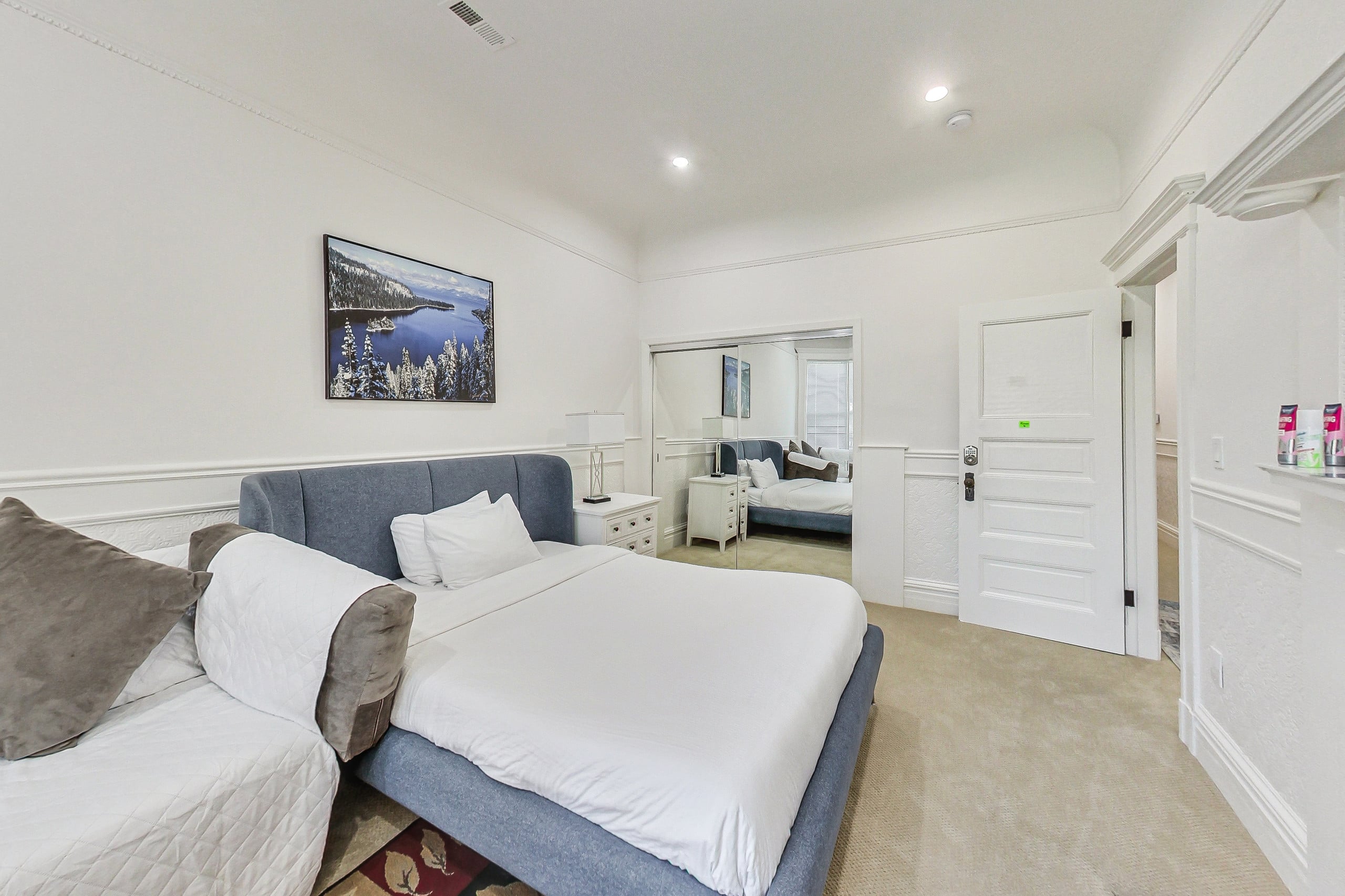Home in San Francisco · ★5.0 · 5 bedrooms · 5 beds · 1.5 baths - Image 31