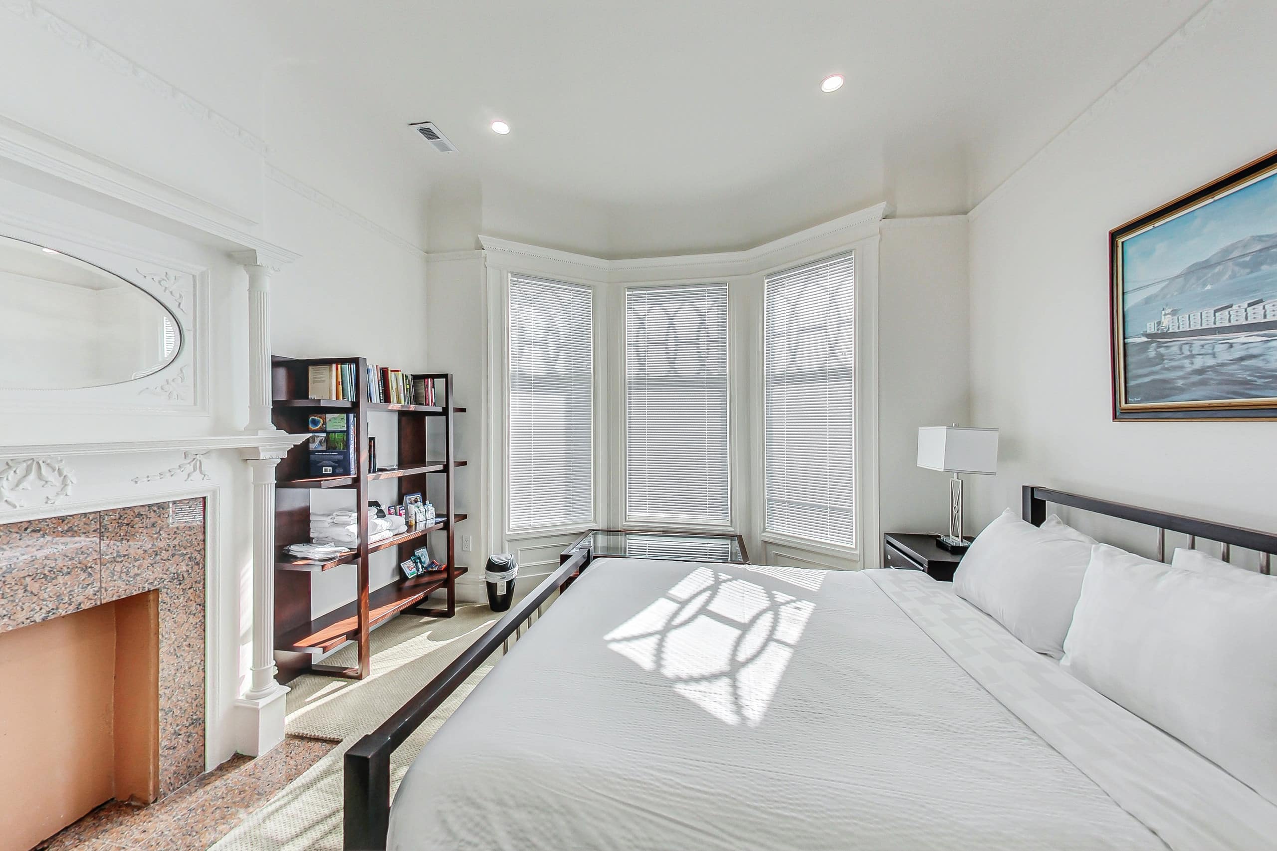 Home in San Francisco · ★5.0 · 5 bedrooms · 5 beds · 1.5 baths - Image 13