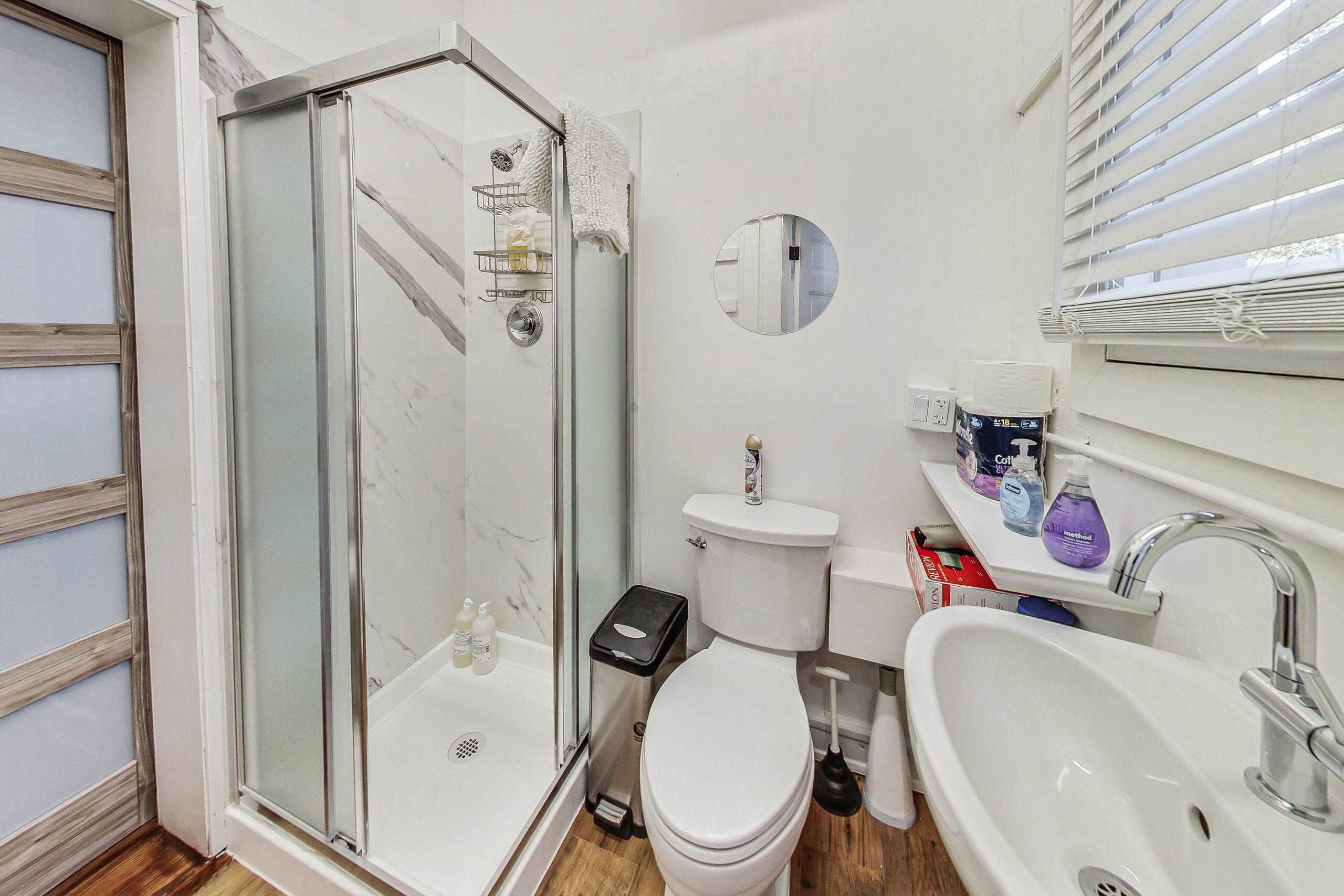 Home in San Francisco · ★5.0 · 5 bedrooms · 5 beds · 1.5 baths - Image 2