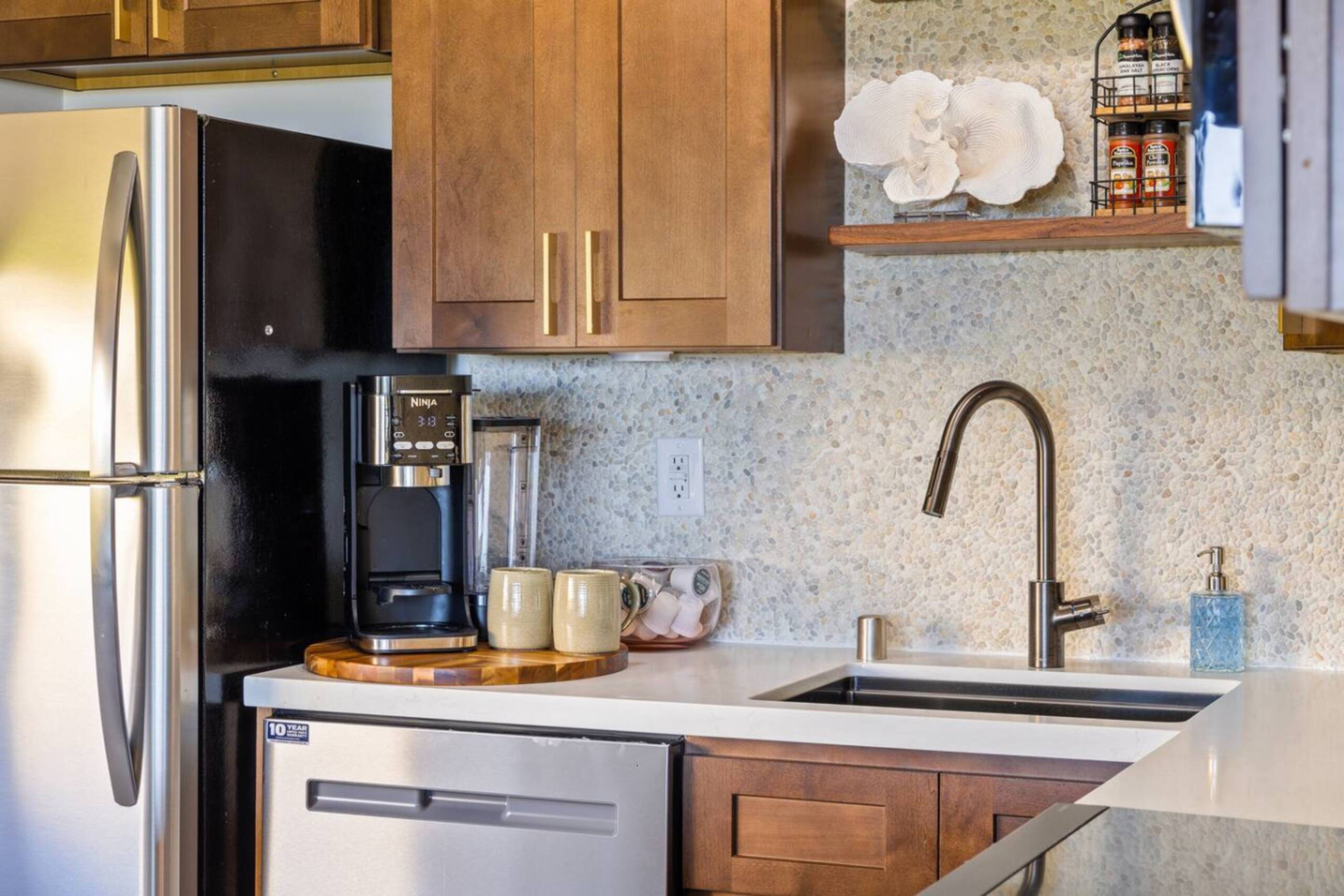 Condo in Kailua-Kona · ★4.89 · 3 bedrooms · 4 beds · 3 baths - Image 9