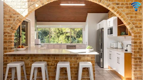 Retreat on Pebble - walk to the beach