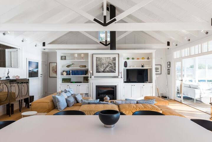 Sapphire by Palm Beach Holiday Rentals gallery image 2