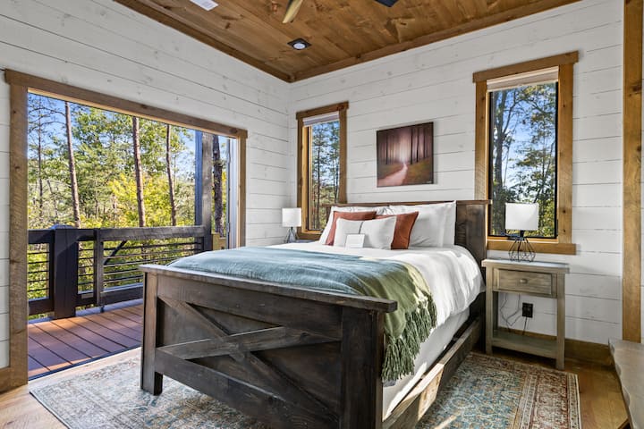 Lower Level Queen Bedroom