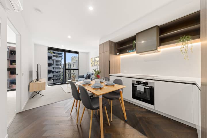Charming 2 Bed Apt Near Rmit Victoria Market - Melbourne