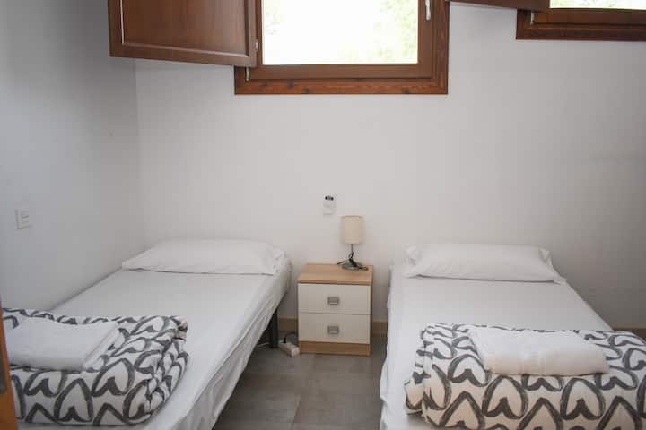 Posteľ, fotka celej izby, posteľ, fotka celej izby