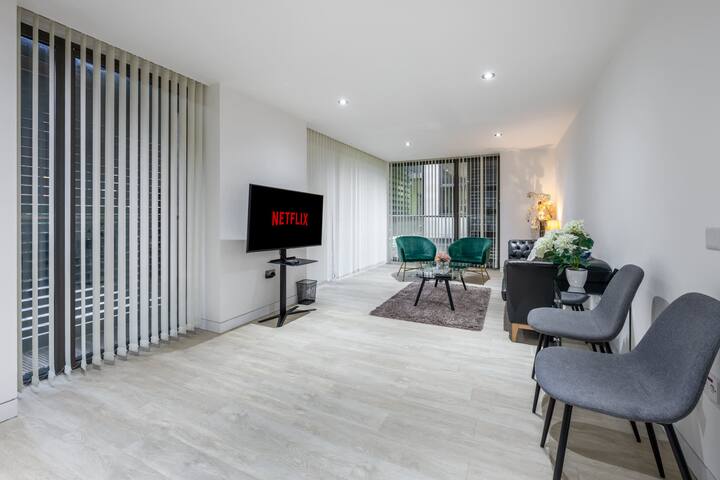 Deluxe 3-bedroom Apartment gallery image 2