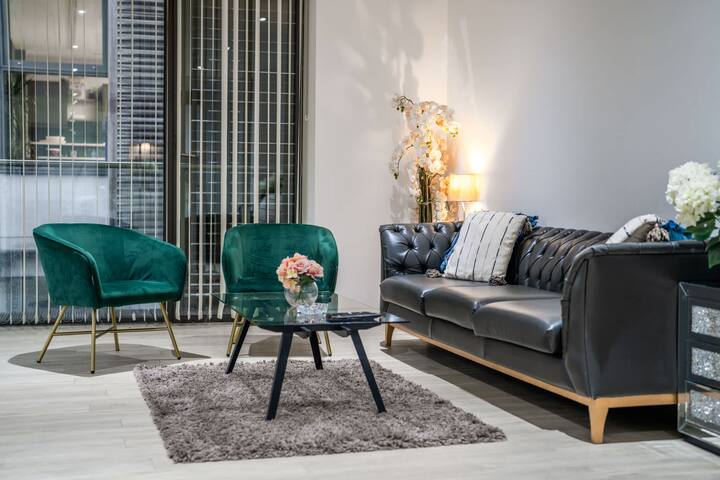 Deluxe 3-bedroom Apartment