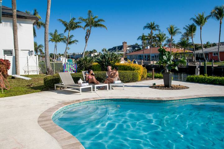 Villa Sunset – Elegant Waterfront 4Bdr w/ Heated P gallery image 2