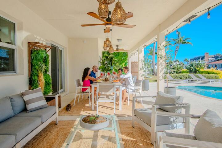 Villa Sunset – Elegant Waterfront 4Bdr w/ Heated P gallery image 5