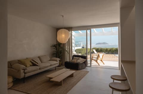 Popular Airbnb listing: Villa Hondartza Corralejo in La Oliva