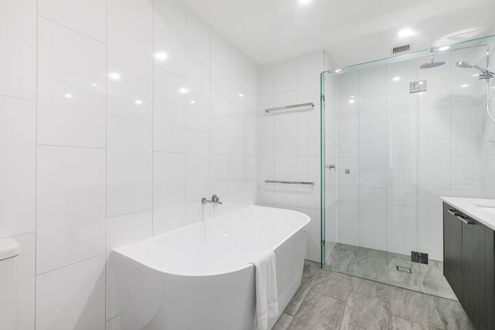 Penthouse on William – 4Br 3Bath – Sleeps 8 gallery image 4