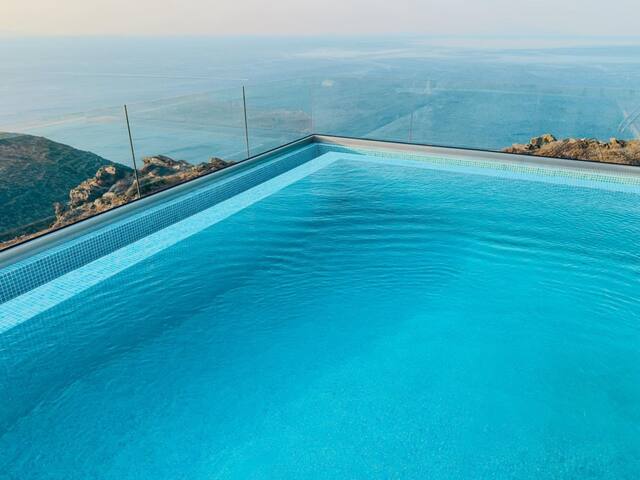 65 Stairs to heaven private pool gallery image 4