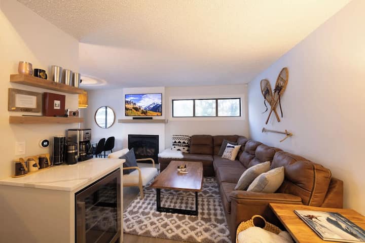 Newly Renovated Walkable, Pet Friendly, Ski & Mtb - Winter Park, CO