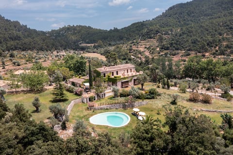 Honor Vell - Surrounded by nature