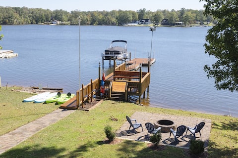 NEW-Lakeside Getaway w Priv Dock Lake toys & more