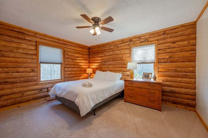 Druhá spálňa, manželská posteľ.