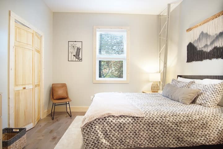 غرفة بحجم كوين