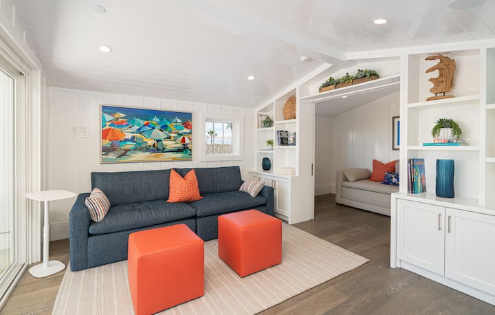 Third Floor Living Area. Additional living space with a comfortable couch as well as a private daybed and television area that can serve as a 4th bedroom. A full bathroom is also located on the third floor.