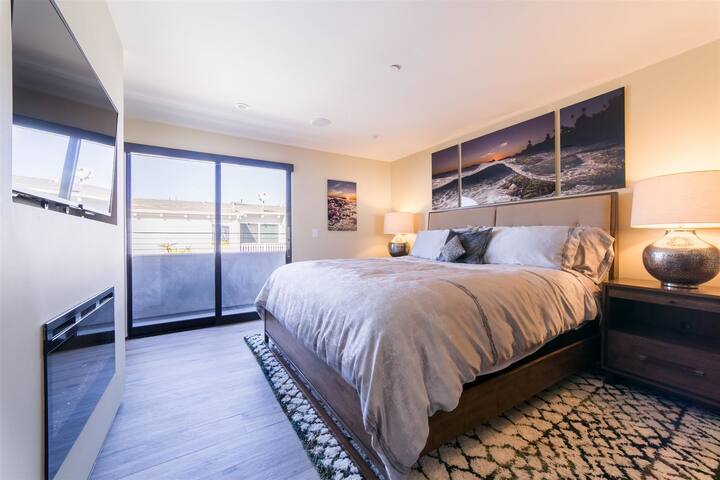 High End Luxury Near The Bay & Beach