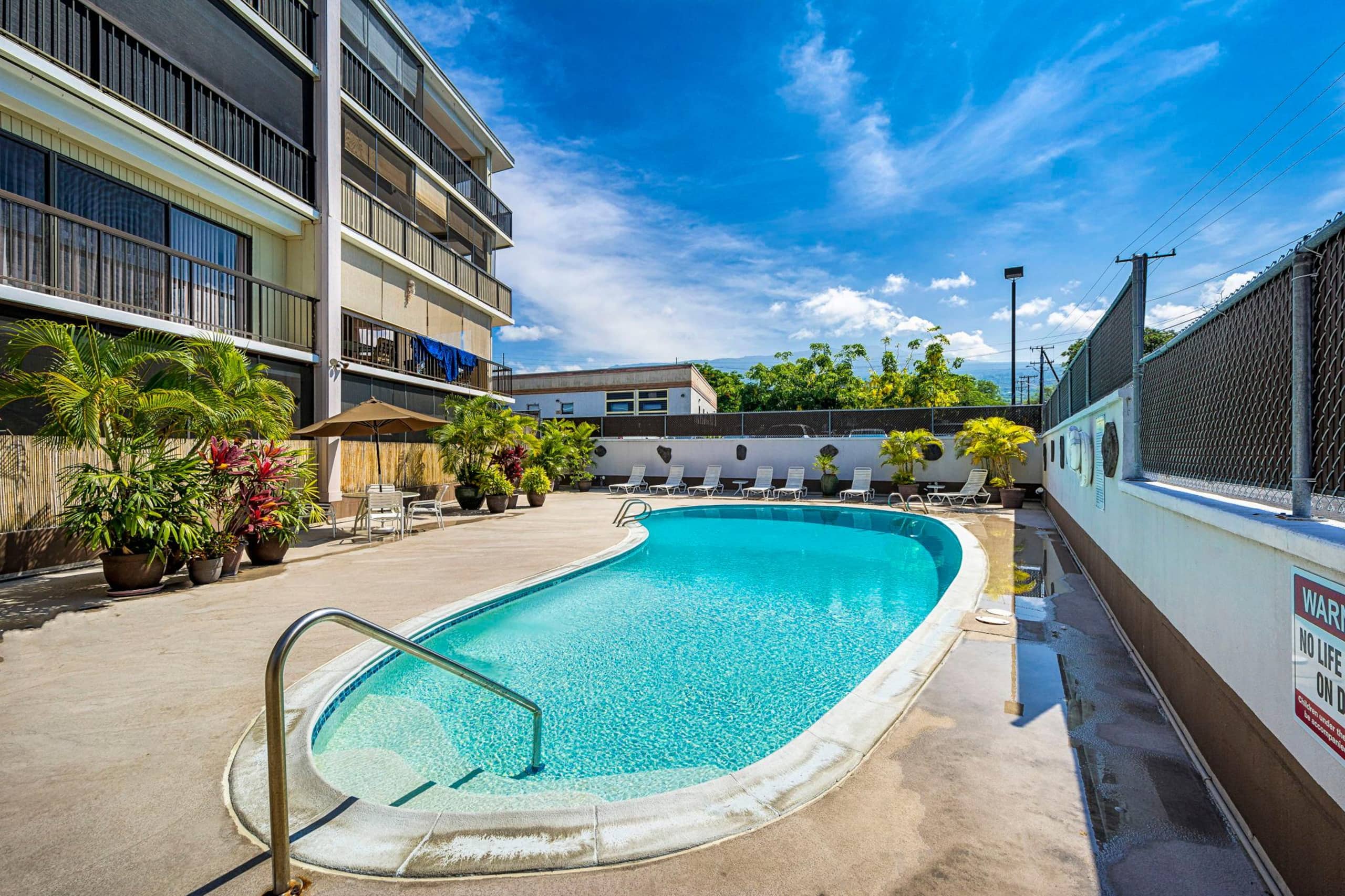 Condo in Kailua-Kona · ★4.7 · 1 bedroom · 2 beds · 1 private bath - Image 21