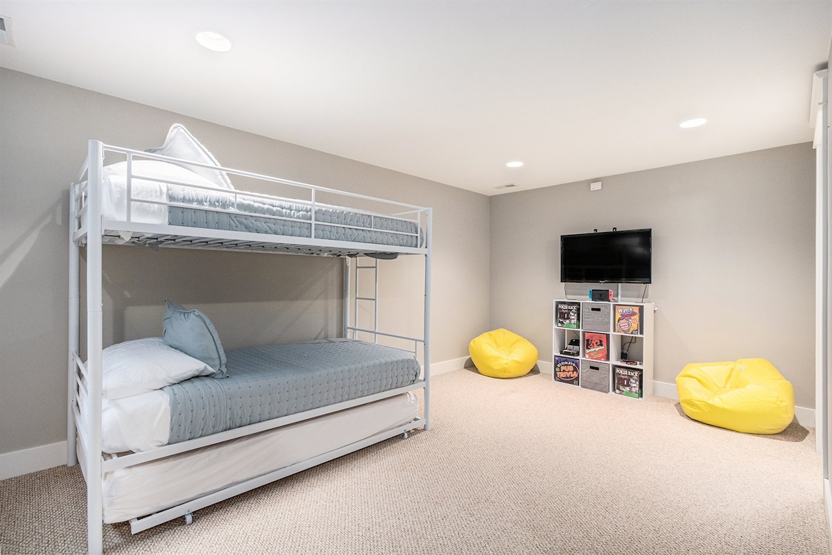 A bunk room equipped with a TV and Nintendo Switch. This bedroom does NOT have a door on it. 
