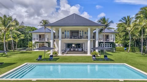 Corales 49 Elegant Coastal Sanctuary